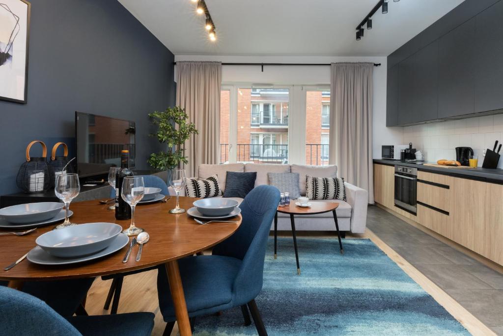 Kuchyňa alebo kuchynka v ubytovaní Rajska 8 Apartments Old Town Gdańsk by Renters Prestige