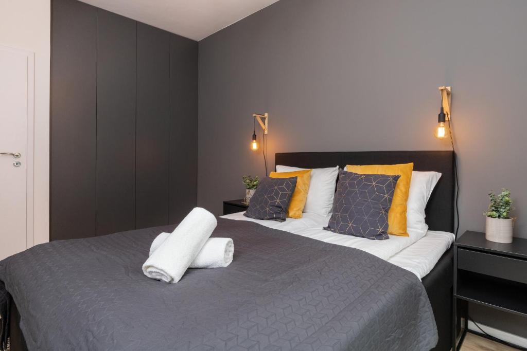 Posteľ alebo postele v izbe v ubytovaní Rajska 8 Apartments Old Town Gdańsk by Renters Prestige