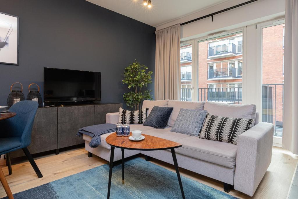 Televízia a/alebo spoločenská miestnosť v ubytovaní Rajska 8 Apartments Old Town Gdańsk by Renters Prestige