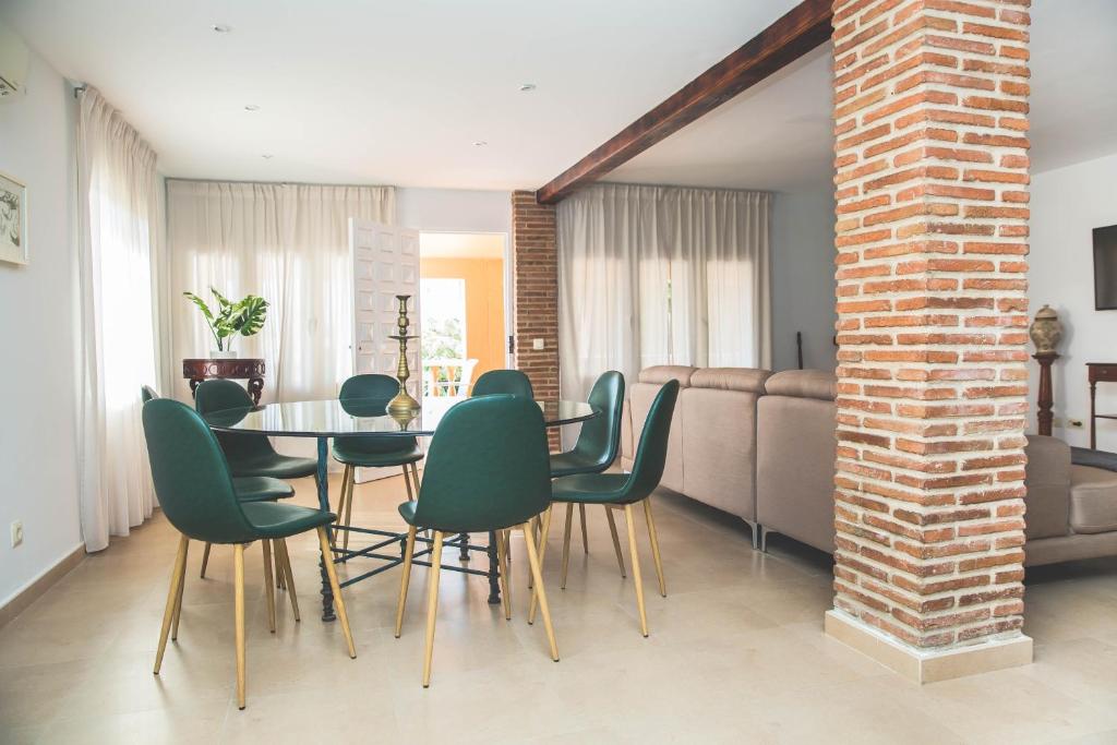 Fotografia z galérie ubytovania Espaciosa Villa en Mijas Costa para 10 personas v destinácii Málaga