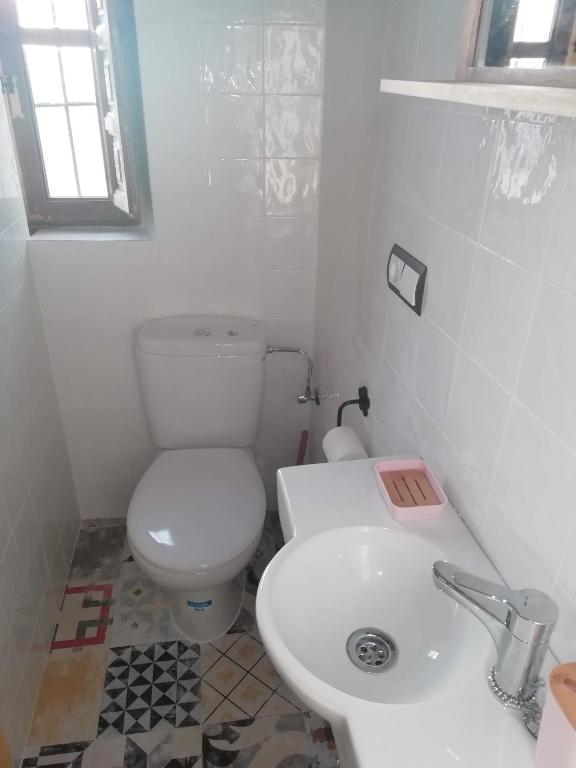 Un baño de B&B the lost Village el Acebuchal