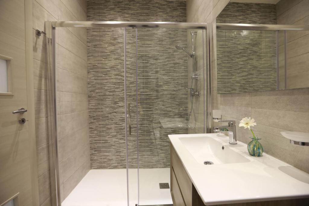 Koupelna v ubytování 3-bedroom Apartment with views in Iz-Zebbug, Gozo