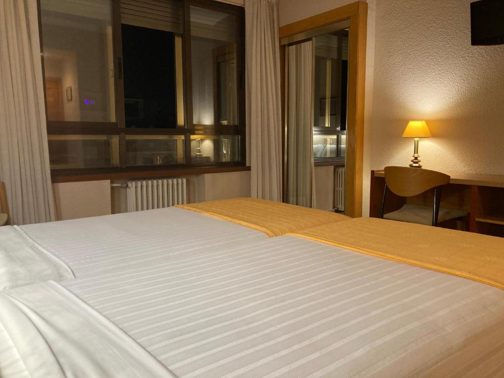 Hotel Condal - Twin Room