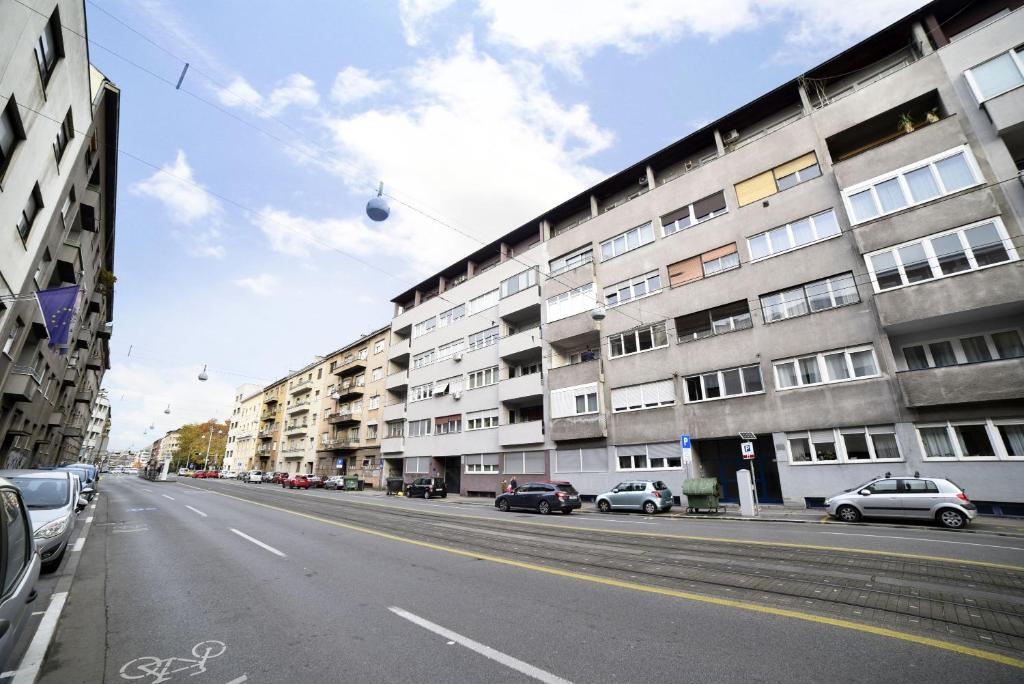 Block Apartment No2 - 17