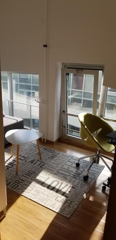 Ruang duduk di Apartman Lori M