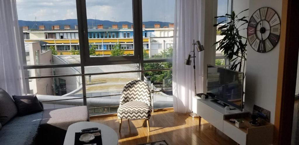 Ruang duduk di Apartman Lori M