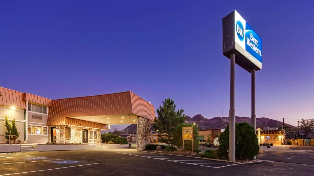 a gas station with a sign in a parking lot at Best Western Hi-Desert Inn in Tonopah