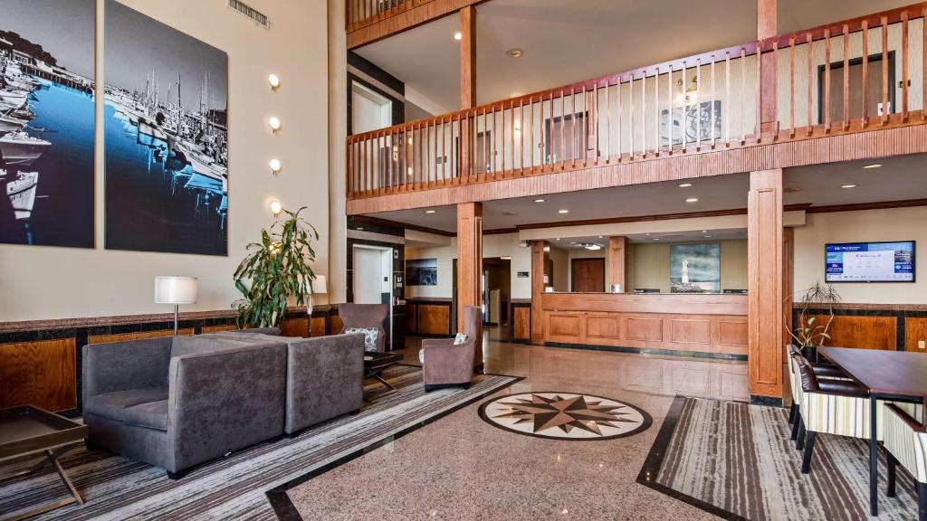 TV a/nebo společenská místnost v ubytování Best Western Providence Warwick Airport Inn