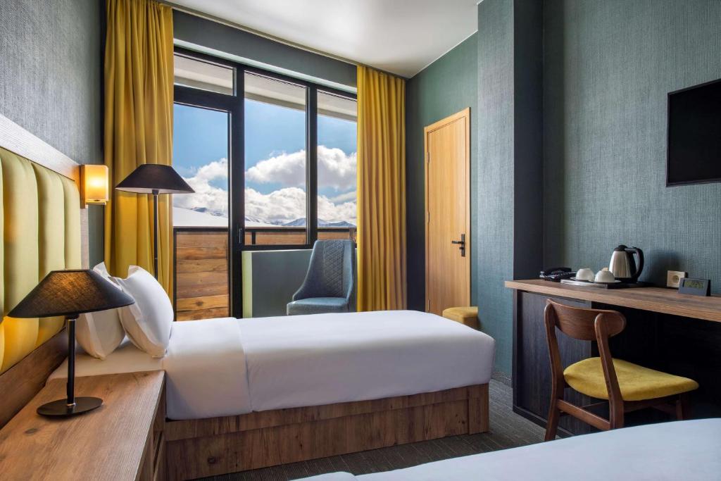 Postel nebo postele na pokoji v ubytování Best Western Gudauri