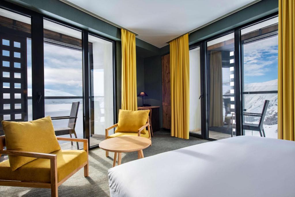 Postel nebo postele na pokoji v ubytování Best Western Gudauri