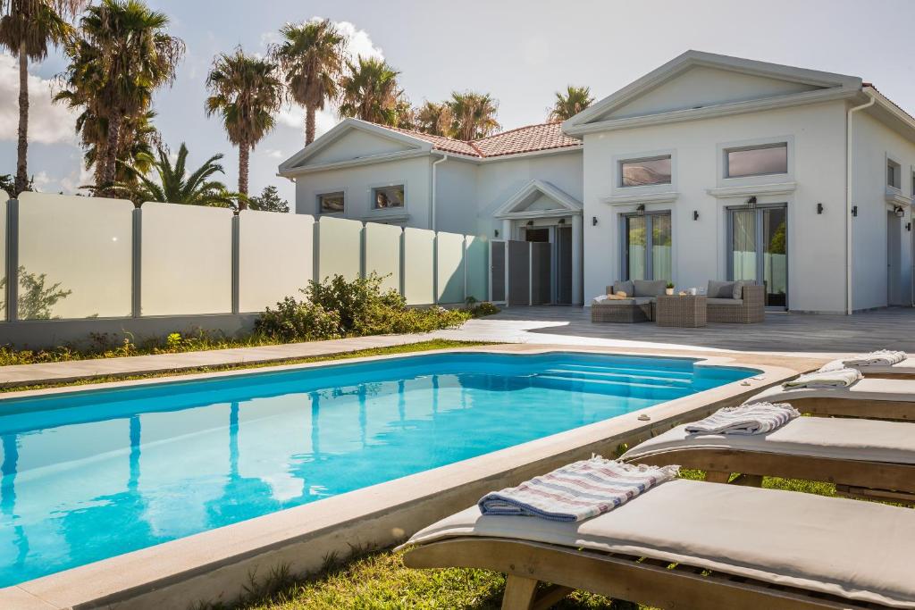 Bazén v ubytovaní Lighthouse Villas Kefalonia alebo v jeho blízkosti