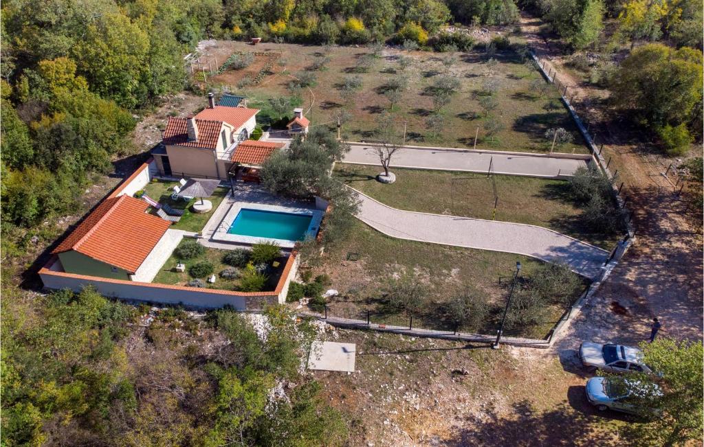an aerial view of a house with a swimming pool at Lovely Home In Desne With Kitchen in Rogotin