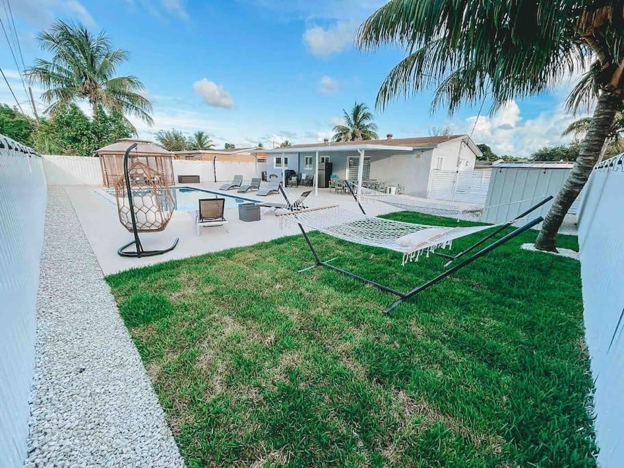 a hammock in the yard of a house at MIAMI PARADISE in Miami