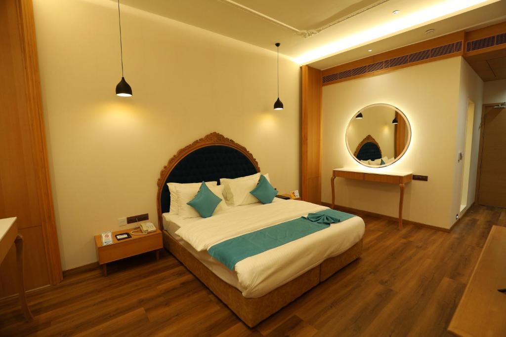 Postel nebo postele na pokoji v ubytování Hotel Blueivy Anand