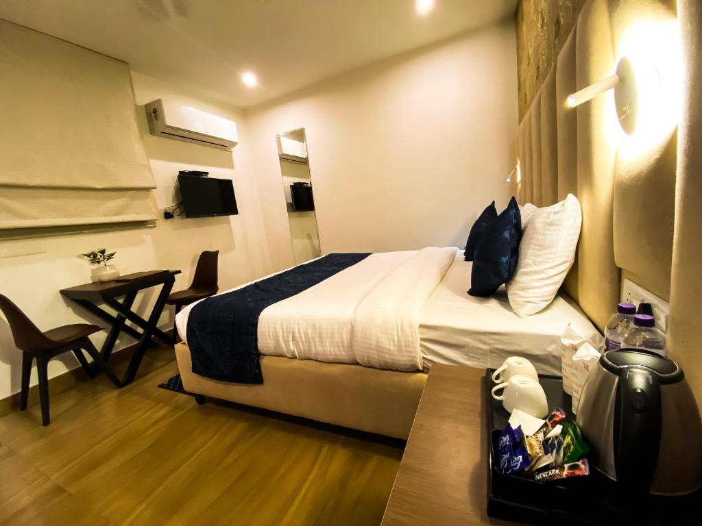 Postel nebo postele na pokoji v ubytování Sky Suites