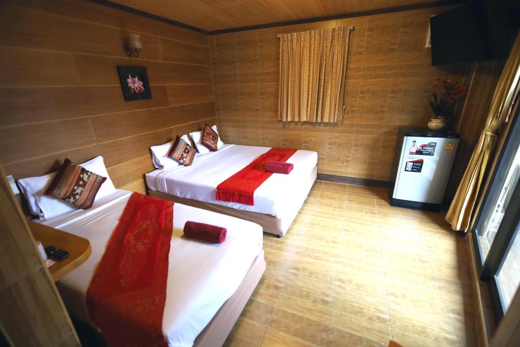 Thai Cozy House - SHA certified - Triple Room With Balcony