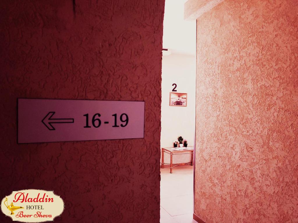 Certifikát, hodnocení, plakát nebo jiný dokument vystavený v ubytování Aladdin Hotel Beer Sheva