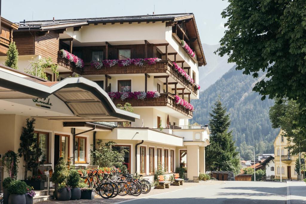 Nespecifikovaný výhled na hory nebo výhled na hory při pohledu z hotelu
