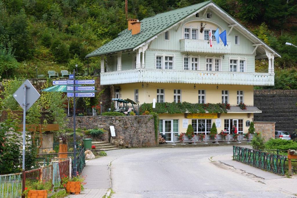 "Willa Millennium" - 12