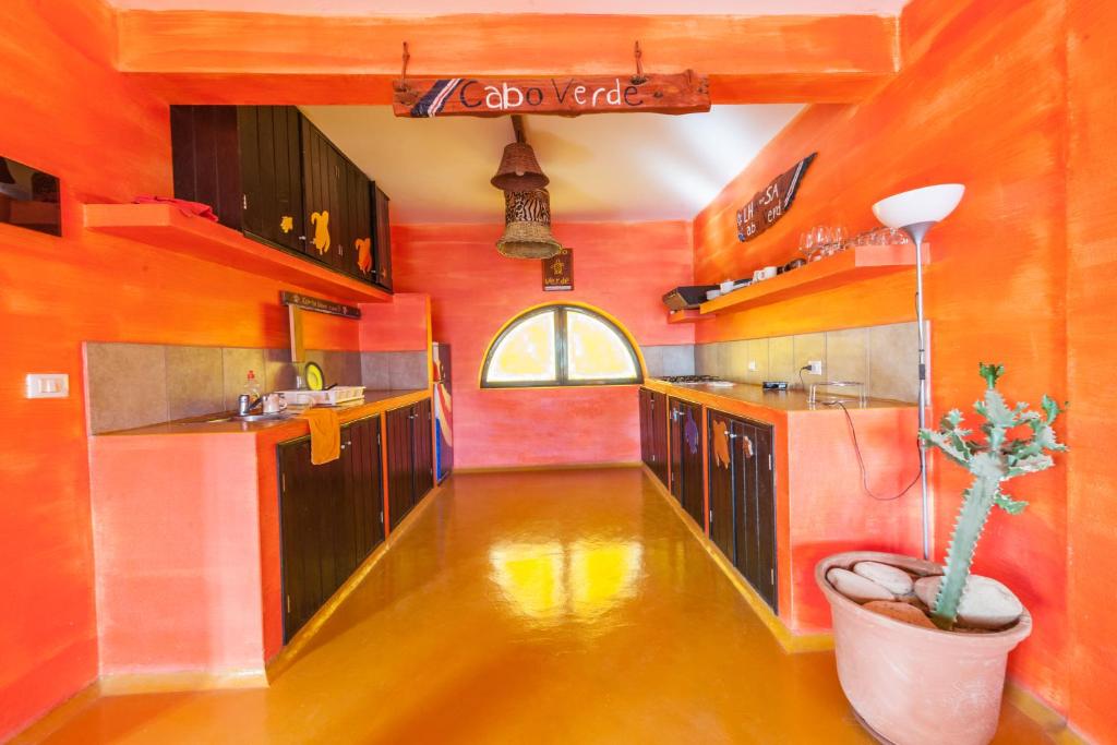 Kuchyň nebo kuchyňský kout v ubytování Surfactivity Guest House