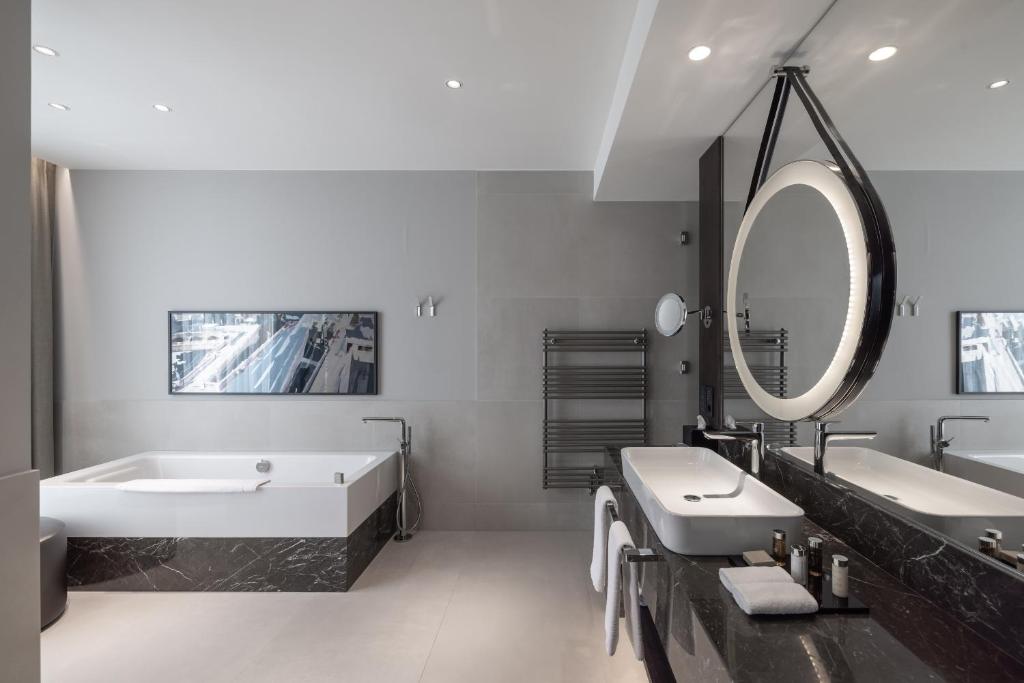 Postel nebo postele na pokoji v ubytování InterContinental - Ljubljana by IHG