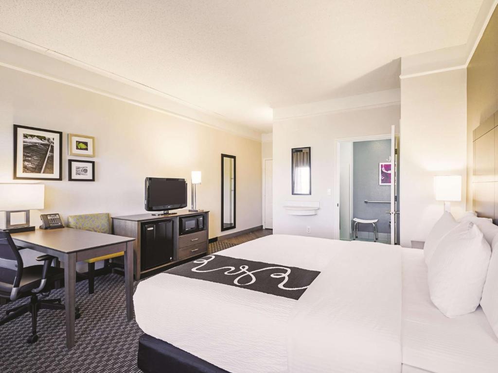 La Quinta by Wyndham Austin at The Domain - 