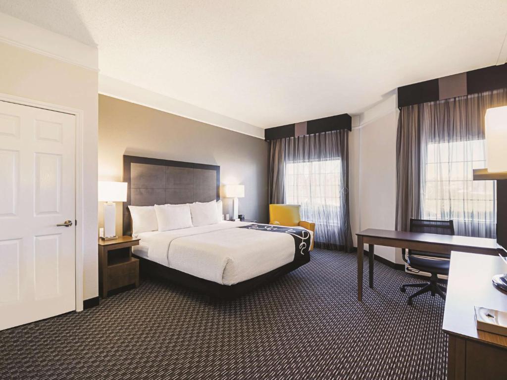 La Quinta by Wyndham Austin at The Domain - 