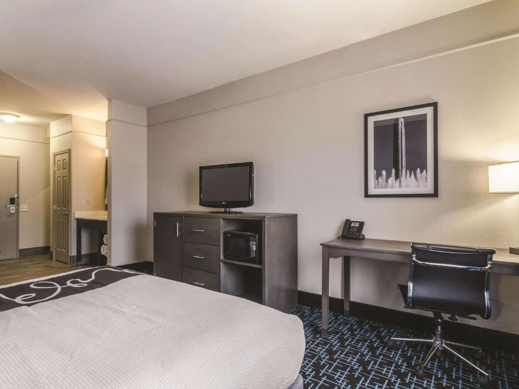 La Quinta by Wyndham Kansas City Airport - 带浴缸的王室 - 机动性可访问/不吸烟