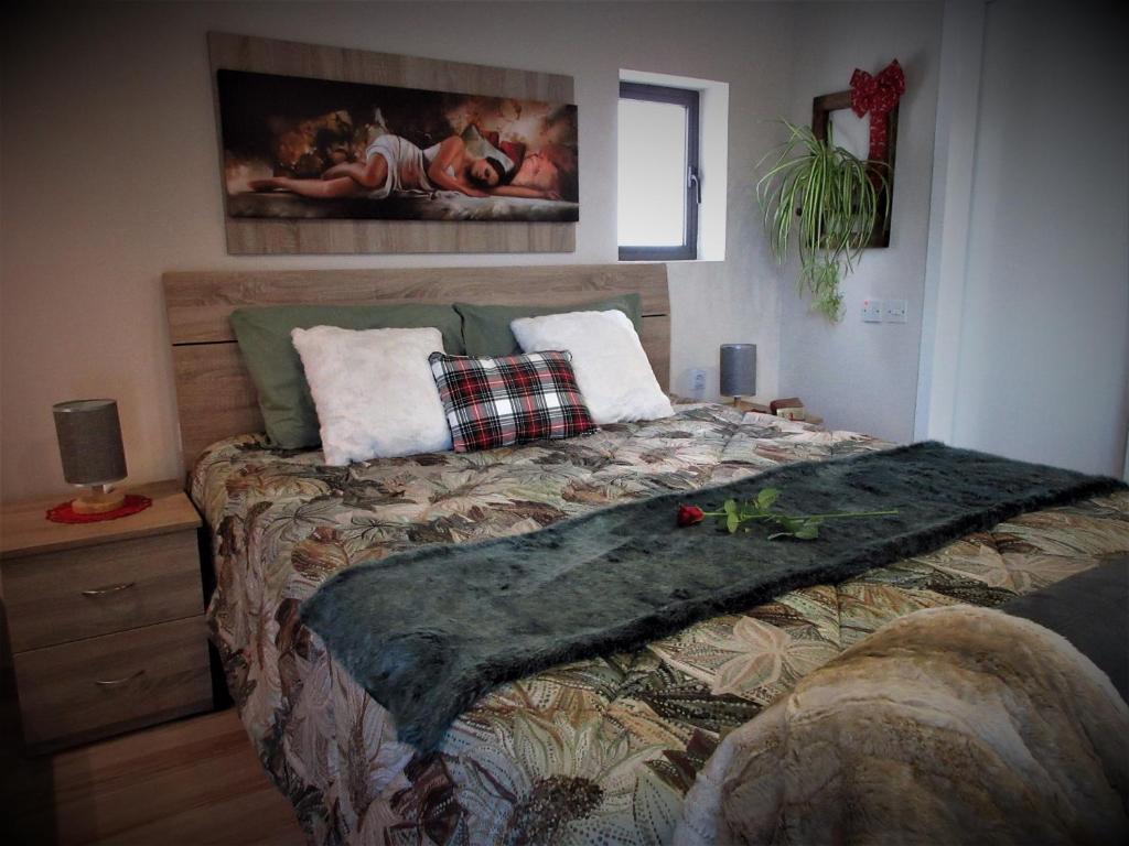 Postel nebo postele na pokoji v ubytování Marsalforn Sea View Beachfront Studio Apartment