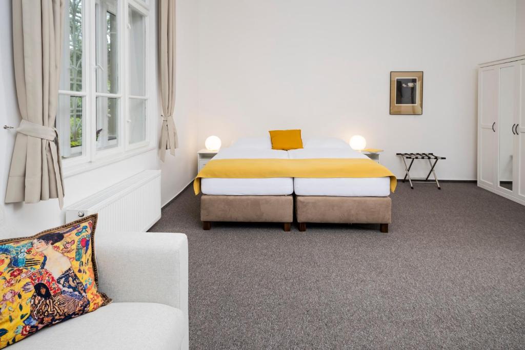 Postel nebo postele na pokoji v ubytování APARTMÁNY VILA LIBĚNA