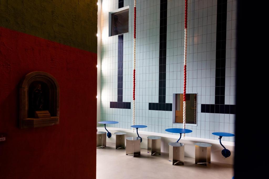 
Vertical Swimming Pool
