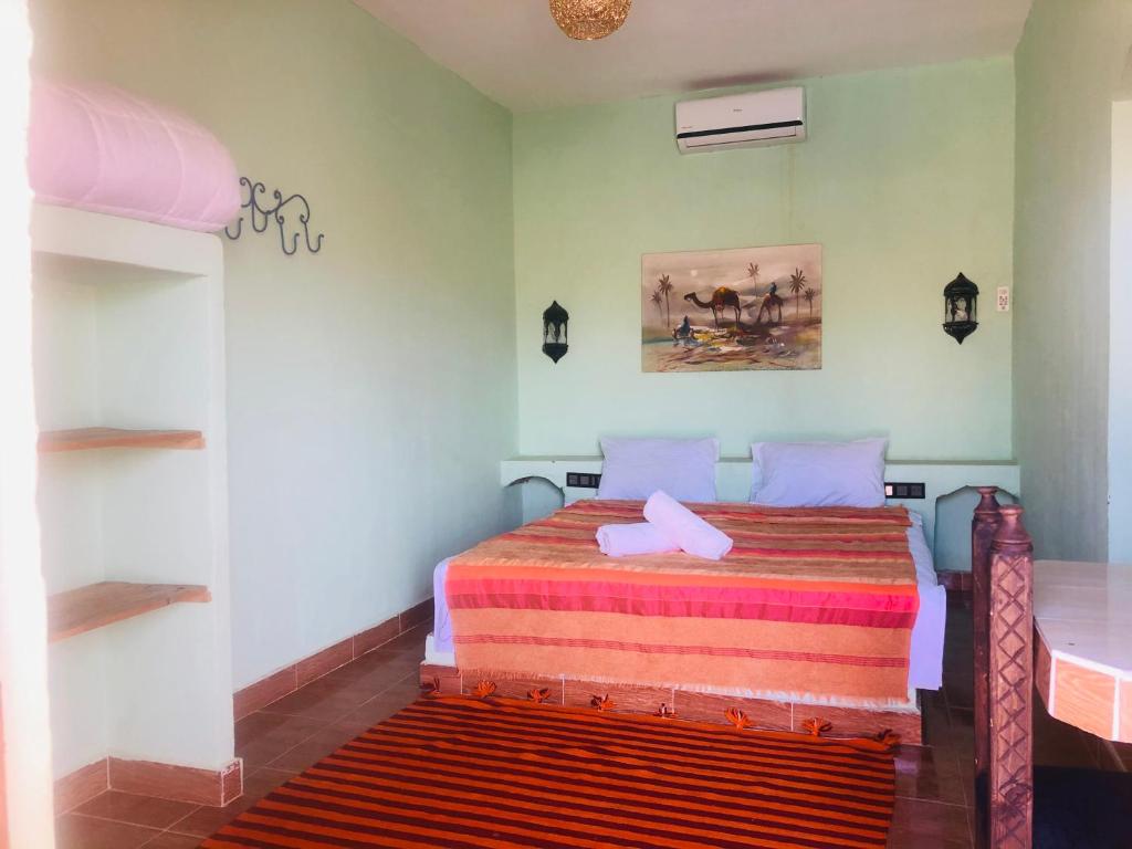 Postel nebo postele na pokoji v ubytování Riad Hotel Les Flamants