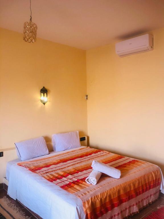 Postel nebo postele na pokoji v ubytování Riad Hotel Les Flamants