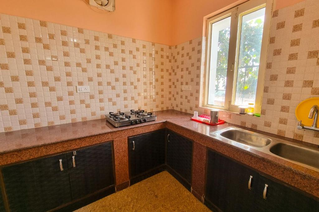 Kuchyň nebo kuchyňský kout v ubytování JK Hotel Dharamshala