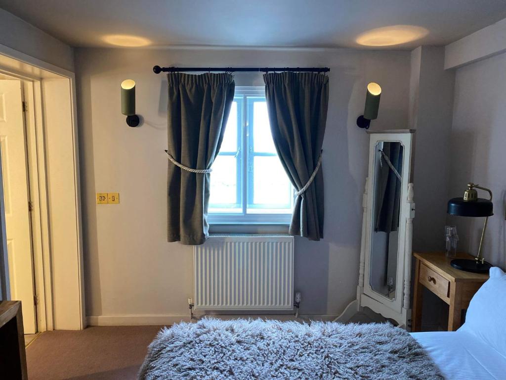 Crab & Boar - Small Double Room