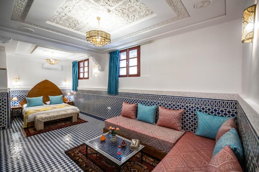 Postel nebo postele na pokoji v ubytování Riad Dilar Fes & Spa