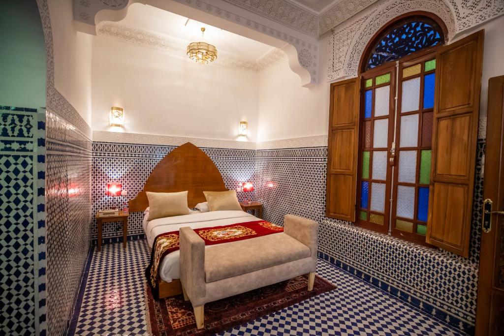Postel nebo postele na pokoji v ubytování Riad Dilar Fes & Spa