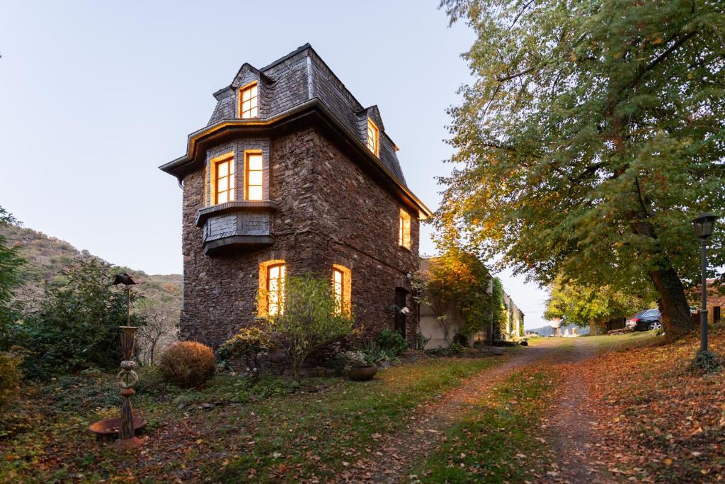 a stone house on a dirt road at Burg Coraidelstein in Klotten