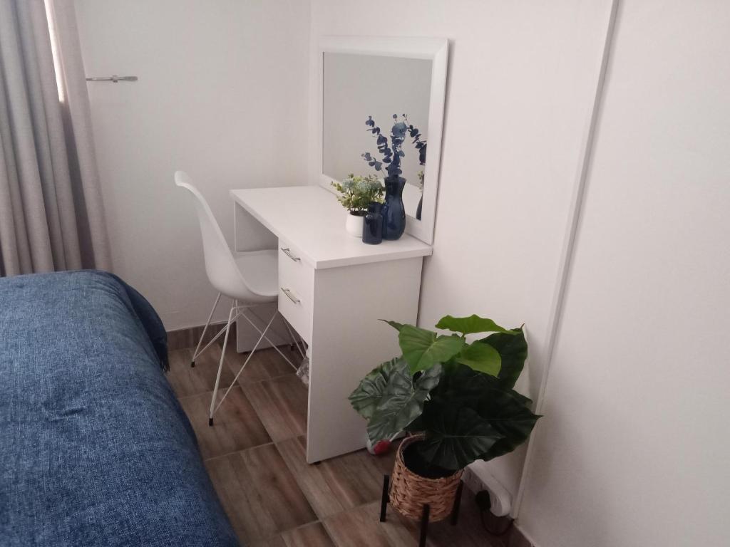 Suitetrails - Private Room Chez Khanyi Homestays
