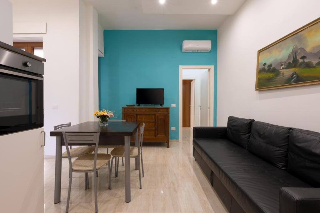 A television and/or entertainment centre at Il Cavaluccio Marino House