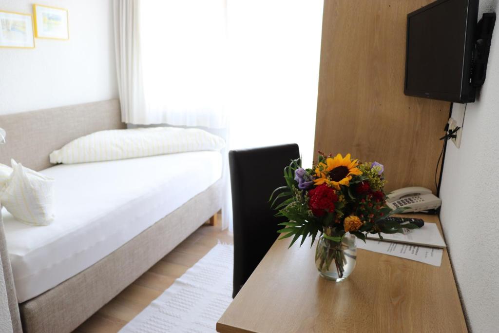 Postel nebo postele na pokoji v ubytování Hotel Theresia Garni