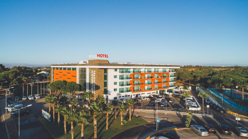 O edifício em que o hotel se localiza