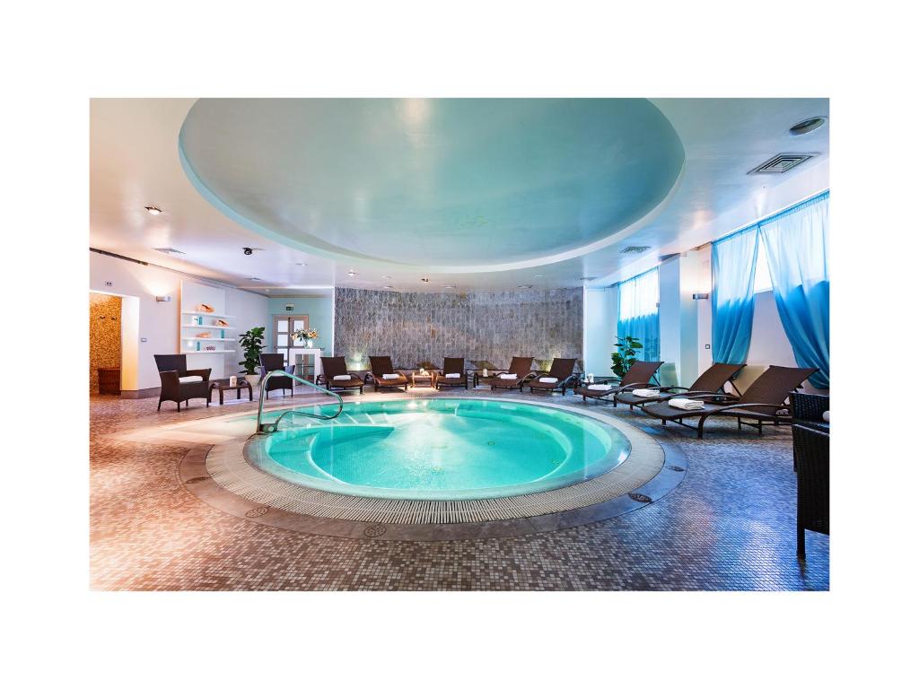 Bazén v ubytování Towers Hotel Stabiae Sorrento Coast nebo v jeho okolí