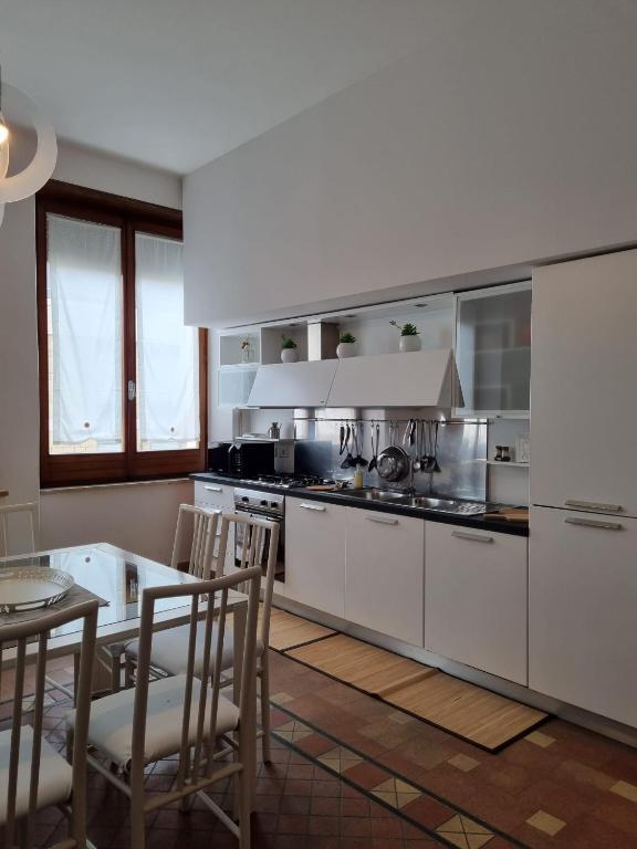 Cucina o angolo cottura di GRAFEA Apartment&Rooms Catania