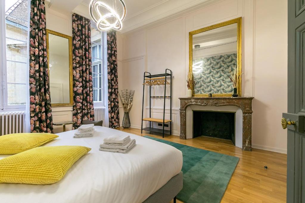 Tempat tidur dalam kamar di L'historique au cœur de ville