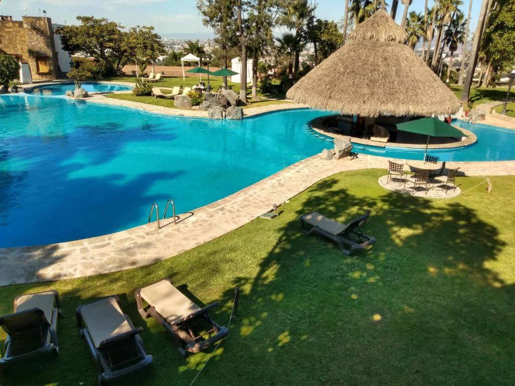 Bazén v ubytování Radisson Hotel Tapatio Guadalajara Aeropuerto nebo v jeho okolí