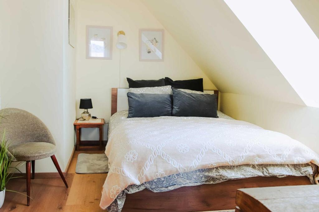 Postel nebo postele na pokoji v ubytování AMD Chalet