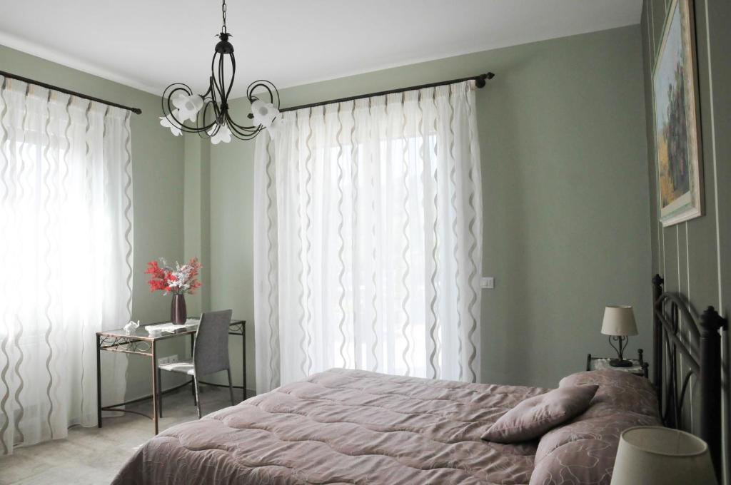 Łóżko lub łóżka w pokoju w obiekcie La Casa dell'Alloro