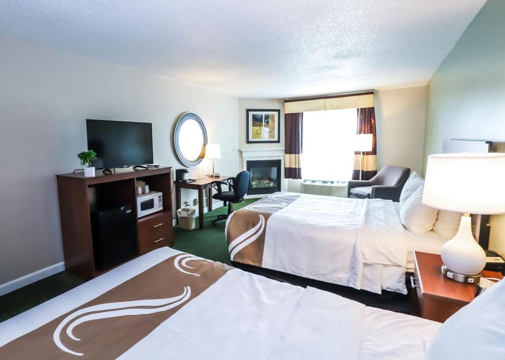 Quality Inn & Suites Auburn I-95 - Camera Queen Standard Con 2 Letti Queen Size E Camino - Non Fumatori