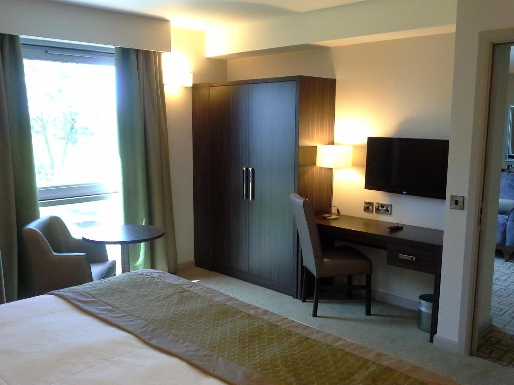 Heston Hyde Hotel - 